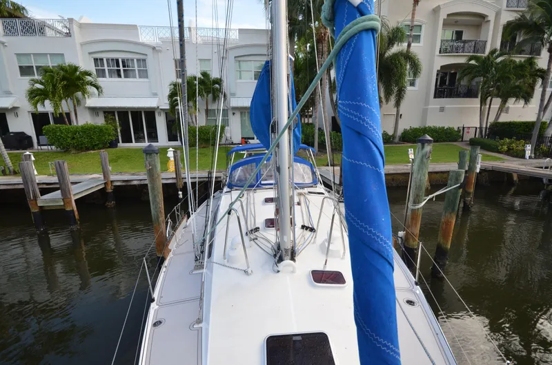 Monica Yacht Photos Pics Sailboat Alubat Ovni 395 Centerboard 2006 docked near waterfront homes.