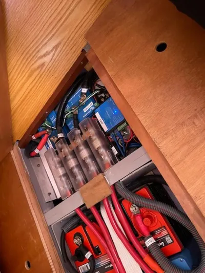 Monica Yacht Photos Pics Electrical system of a 2006 Alubat Ovni 395 Centerboard sailboat, featuring batteries and wiring.