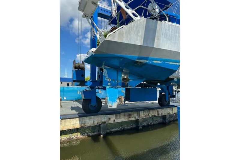 Monica Yacht Photos Pics Alubat Ovni 395 Centerboard 2006 sailboat on a lift, showcasing hull and centerboard.