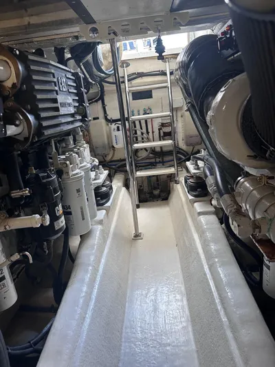 Down Under Yacht Photos Pics Riviera 51 Down Under - Engine Room