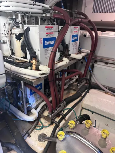 Down Under Yacht Photos Pics Riviera 51 Down Under - Engine Room