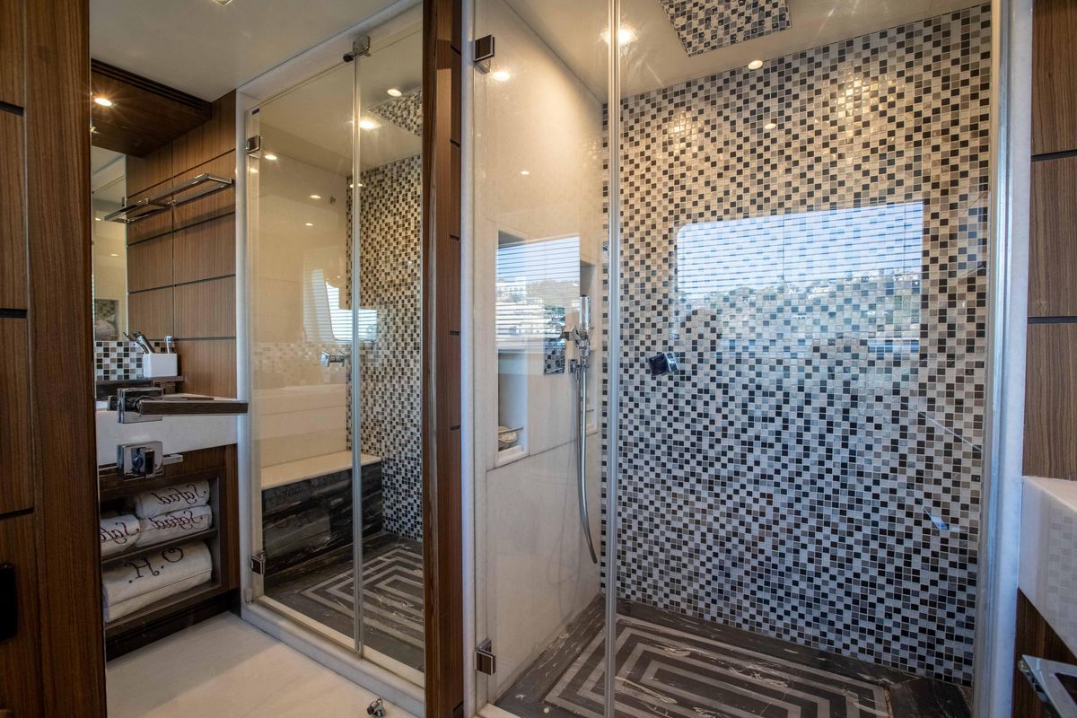 2015 Benetti 121 