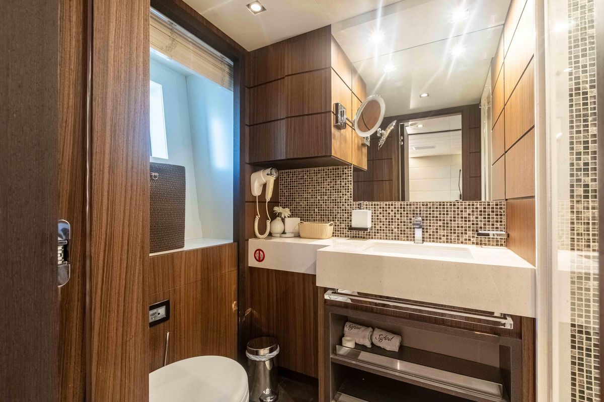 2015 Benetti 121 