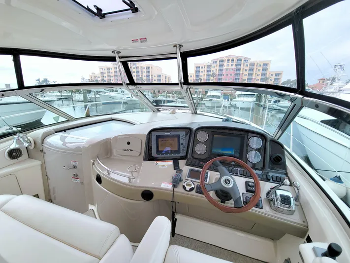 Yacht Photos Pics Helm of 2009 Sea Ray 44 Sundancer yacht with modern navigation equipment.