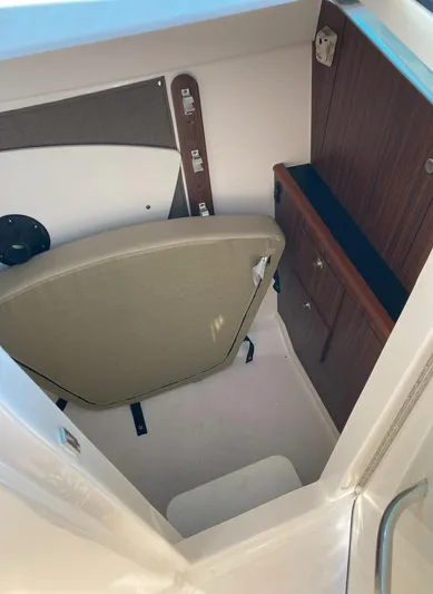 Bella Vista Yacht Photos Pics Pursuit 32 Bella Vista-Head