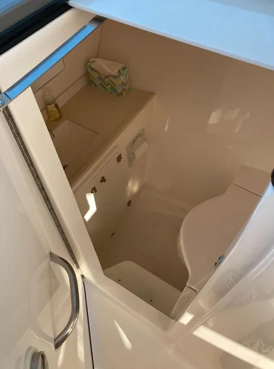 Bella Vista Yacht Photos Pics Pursuit 32 Bella Vista-Head