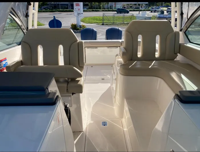 Bella Vista Yacht Photos Pics Pursuit 32 Bella Vista-Helm Seating