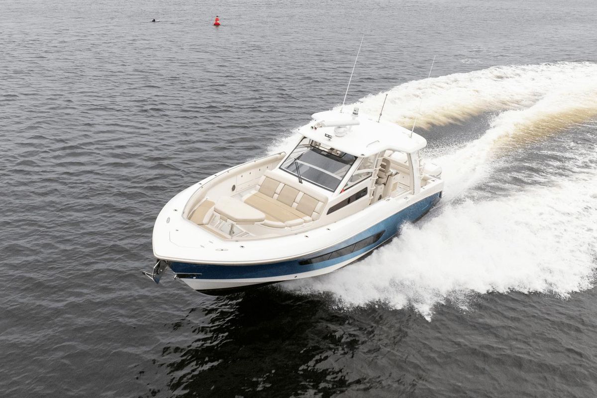 2018 Boston Whaler 42 