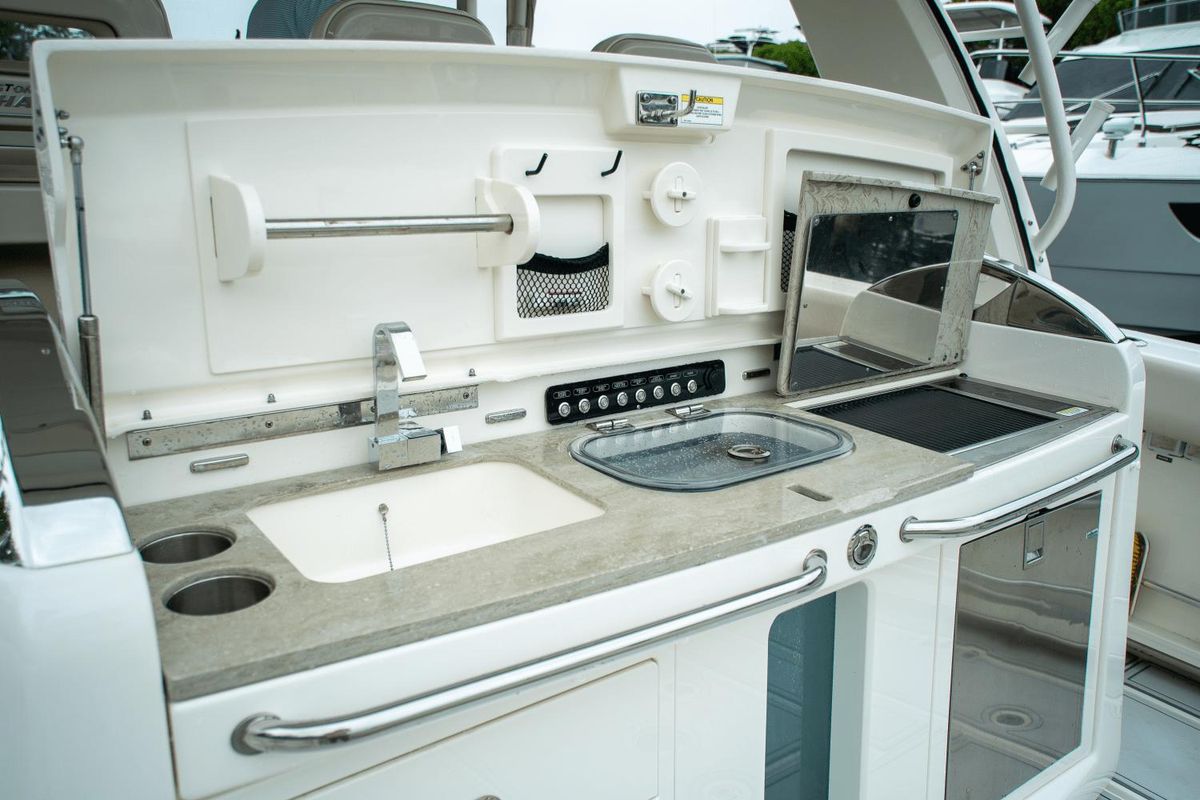 2018 Boston Whaler 42 