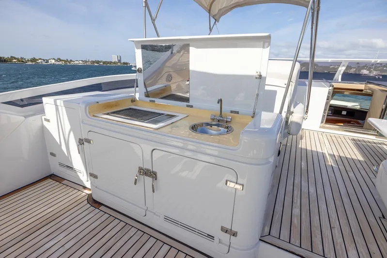  Yacht Photos Pics BBQ Sink and refrigerator