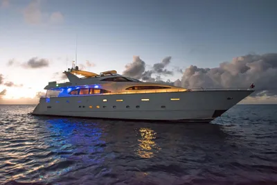 Azimut 100 Jumbo 5 Stateroom VIP Edition