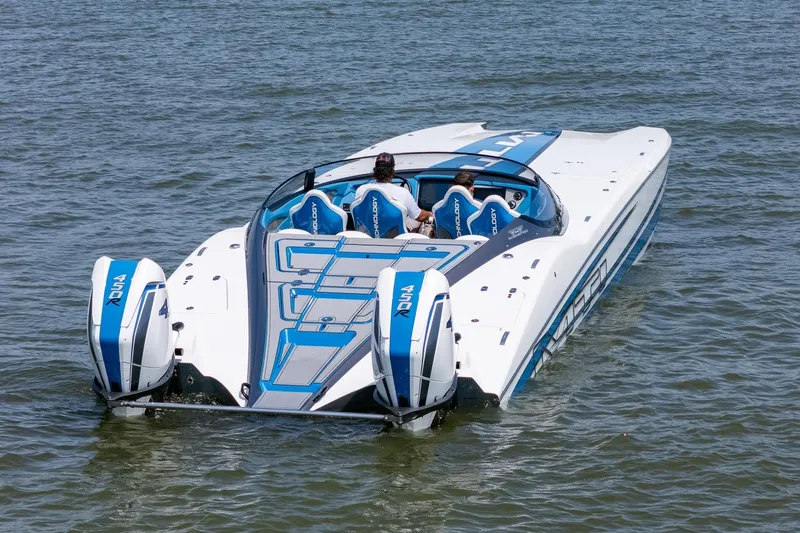 El Gato Yacht Photos Pics 2022 MTI 390X speedboat with dual outboard engines on water.