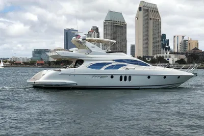 Azimut 62E