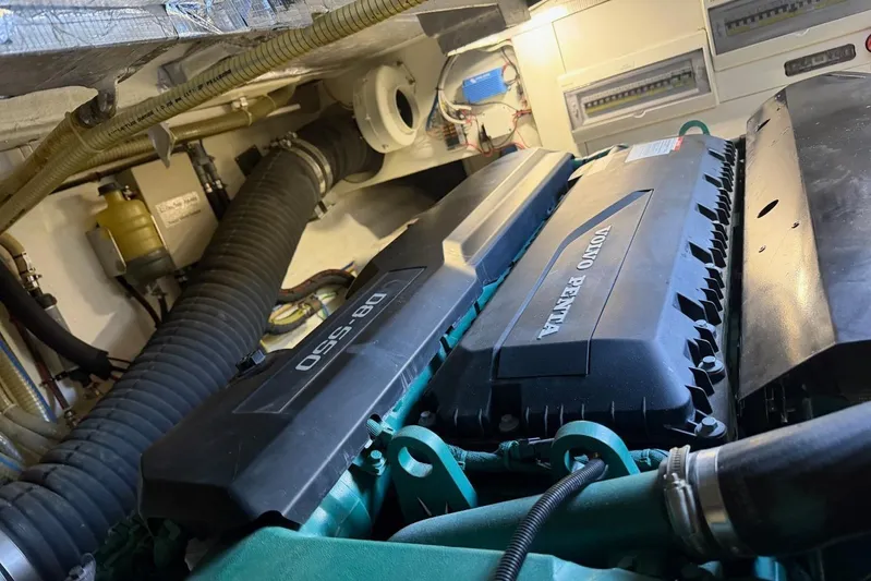  Yacht Photos Pics Engine room of 2019 Galeon 470 Sky with Volvo Penta D8-550 engine.