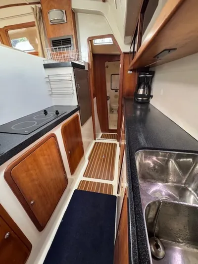 Bobcat Yacht Photos Pics 