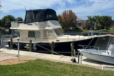 2005 Mainship 34 Trawler