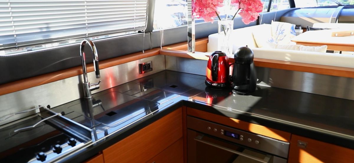 2013 Prestige 62 