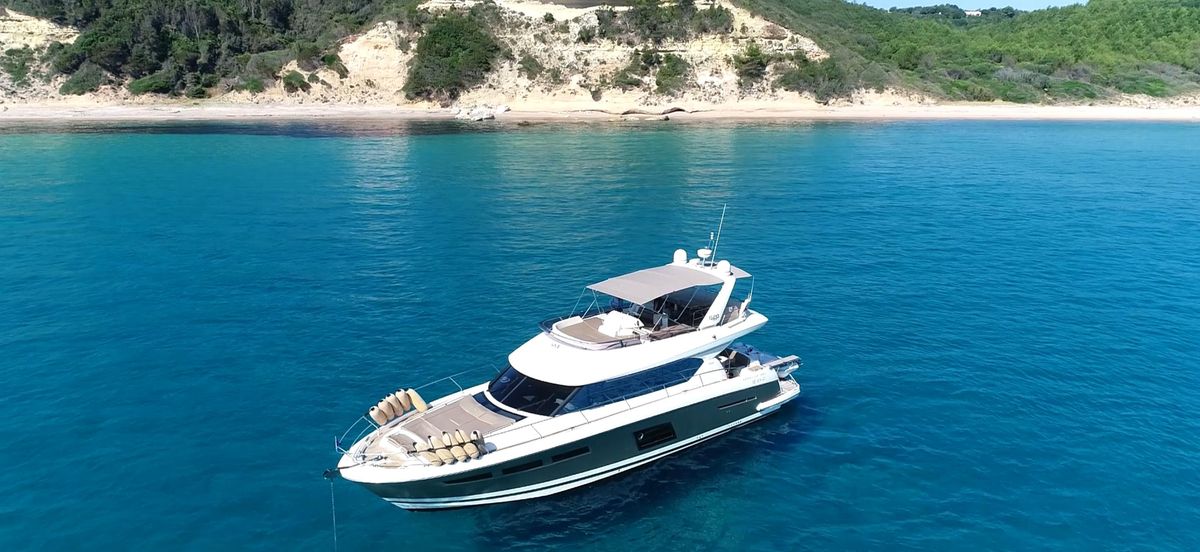 2013 Prestige 62 