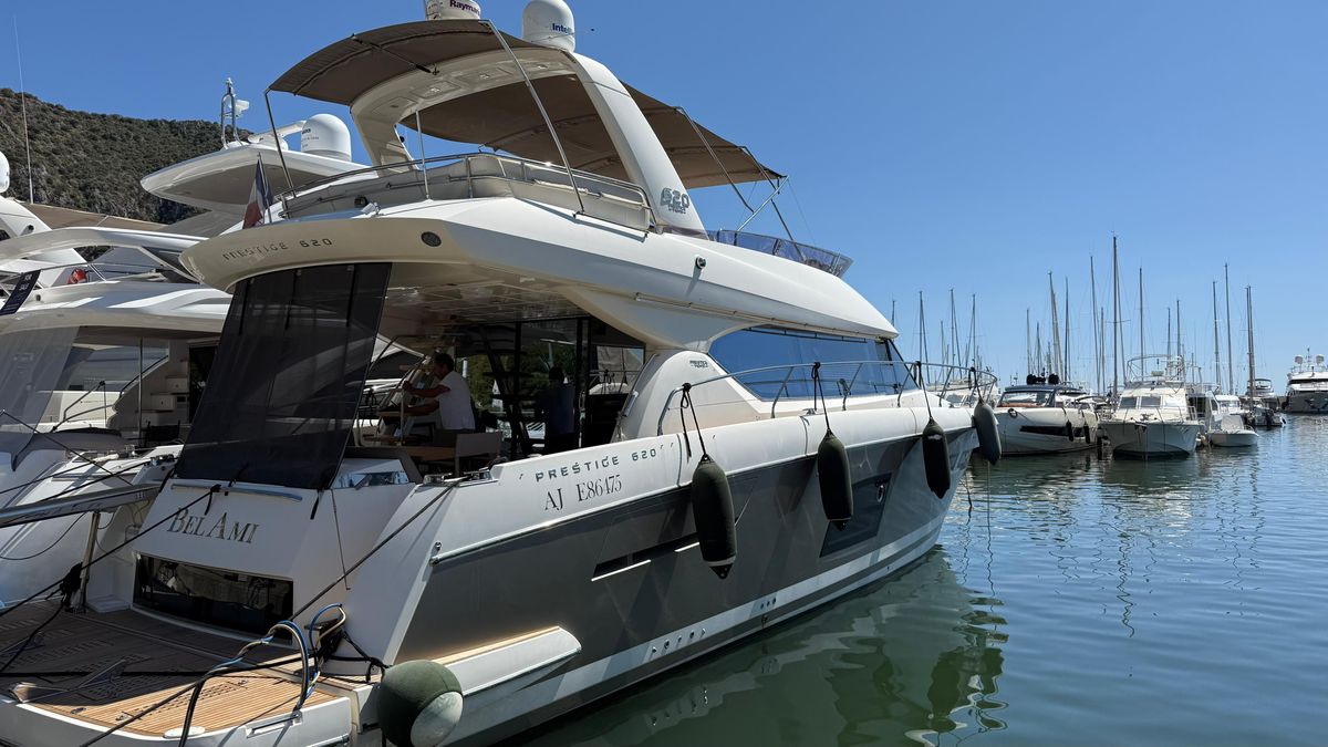 2013 Prestige 62 