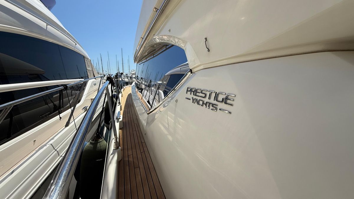 2013 Prestige 62 