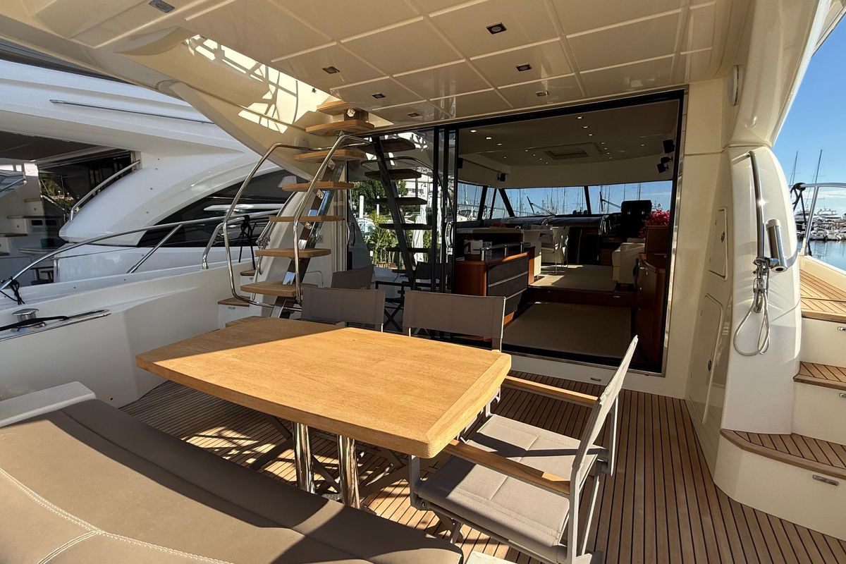 2013 Prestige 62 