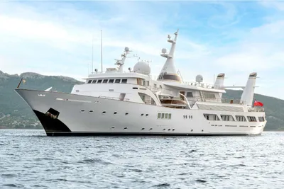 Custom Classic Mega Yacht