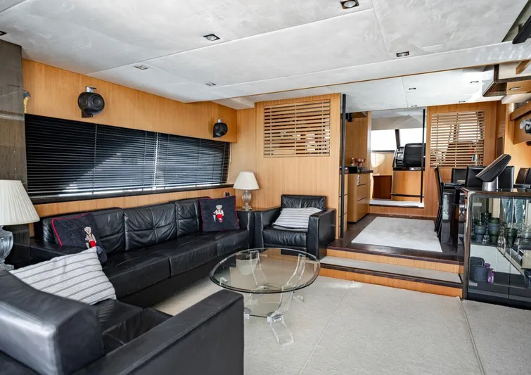  Yacht Photos Pics Fairline Squadron 78 saloon