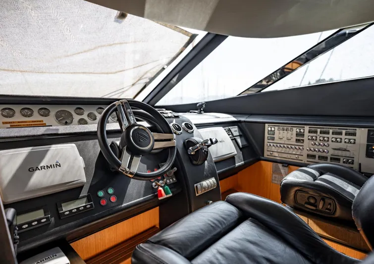  Yacht Photos Pics Fairline Squadron 78 helmstation