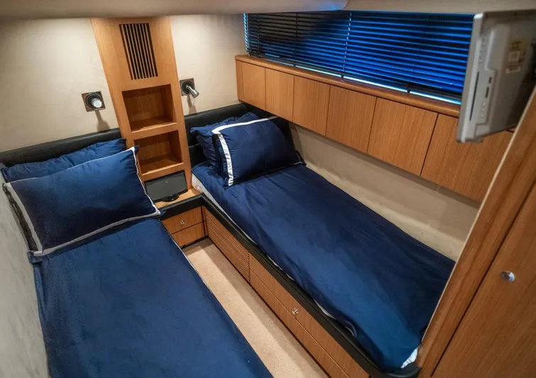  Yacht Photos Pics Fairline Squadron 78 single guest cabin