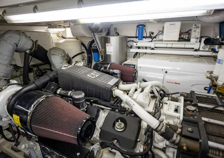  Yacht Photos Pics Fairline Squadron 78 engine room