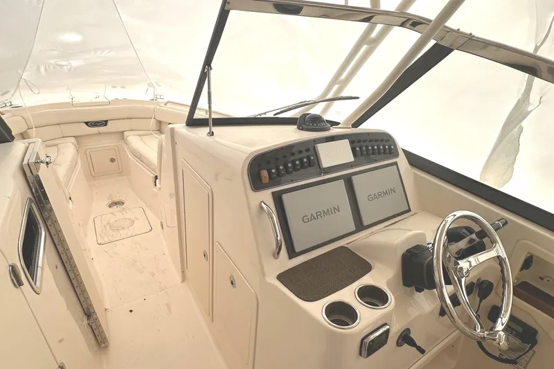 Badger Yacht Photos Pics 2015 Grady-White Freedom 307 boat interior with Garmin navigation system.