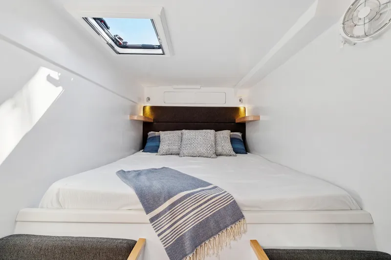 Carolina Red Yacht Photos Pics Luxurious 2024 St Francis 460 yacht cabin with skylight, cozy bed, and elegant decor.