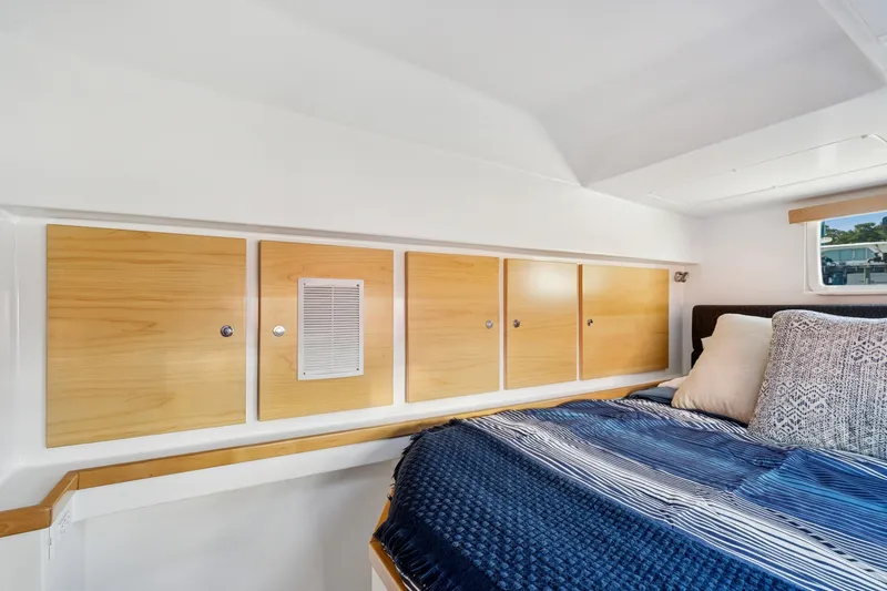 Carolina Red Yacht Photos Pics 2024 St Francis 460 interior cabin with wooden storage and cozy bedding.