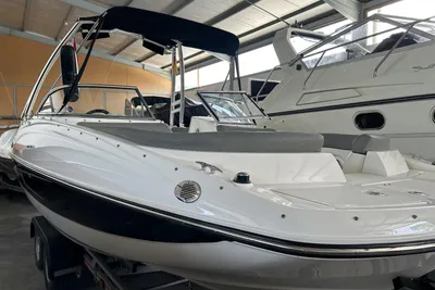 2014 Bayliner 215 Deck Boat