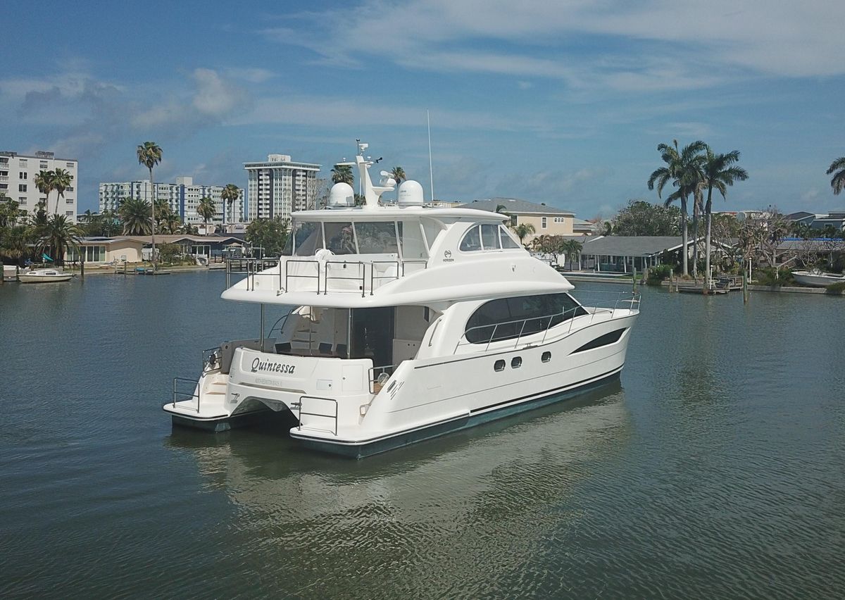 2014 Horizon 52 