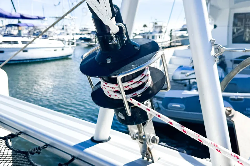 Southern Wild Yacht Photos Pics Close-up of a 2018 Lagoon 40 sailboat's rigging system at a marina.