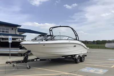 Sea Ray SPX 210