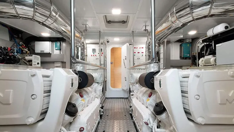 Illuzion Yacht Photos Pics Manufacturer Provided Image