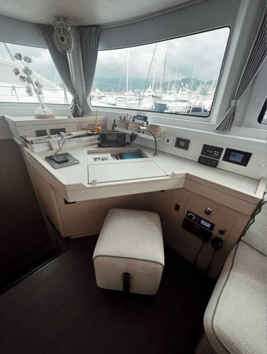 2022 Lagoon 45 