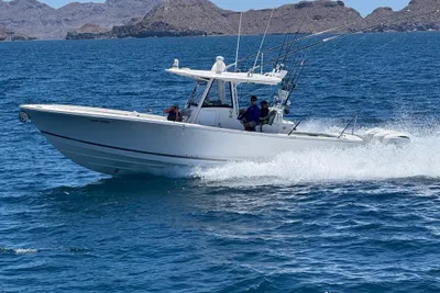 Regulator 34 Center Console