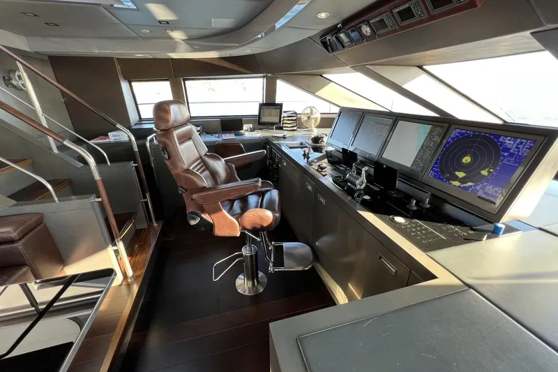 Smooth Operator Yacht Photos Pics Luxurious Jongert 39m yacht helm with advanced navigation systems, 2011 model.