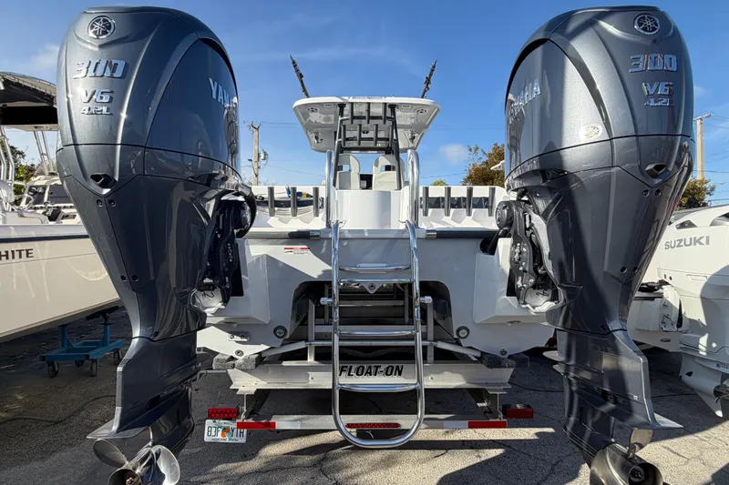  Yacht Photos Pics 2026 Twin Vee 280 GFX2 CC boat with dual Yamaha 300 V6 engines.