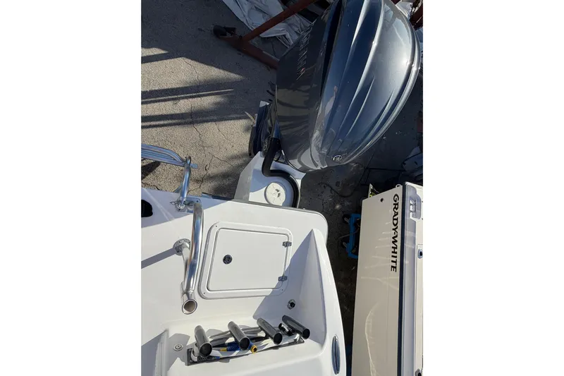  Yacht Photos Pics 2026 Twin Vee 280 GFX2 CC boat with outboard motor and fishing rod holders.