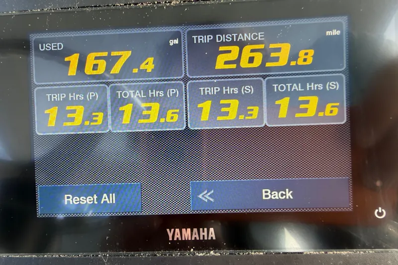  Yacht Photos Pics Yamaha display showing fuel usage and trip data for Twin Vee 280 GFX2 CC, 2026 model.
