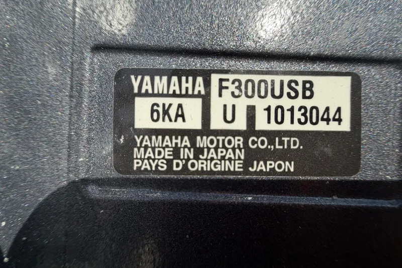  Yacht Photos Pics Yamaha F300USB engine label on Twin Vee 280 GFX2 CC, 2026 model, made in Japan.