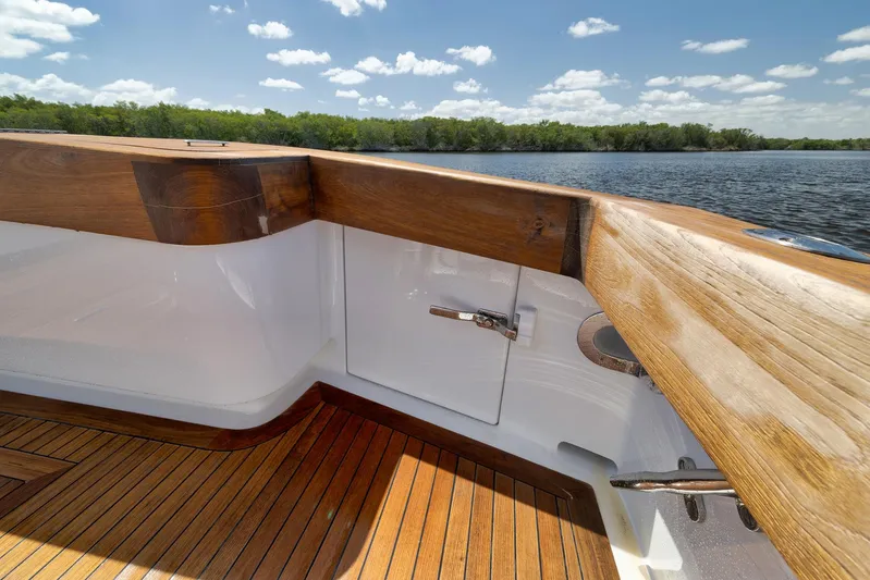 Recidivist Yacht Photos Pics 2006 B&D 60 Custom Carolina- Cockpit