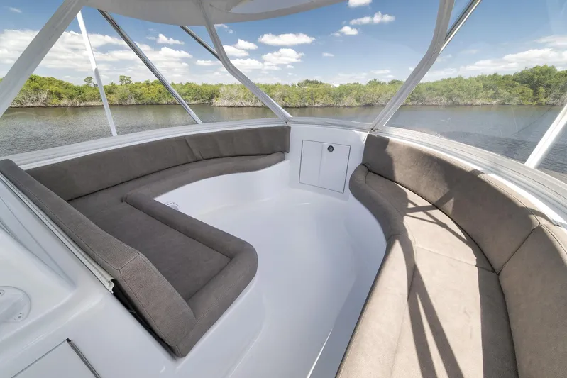 Recidivist Yacht Photos Pics 2006 B&D 60 Custom Carolina- Flybridge Seating