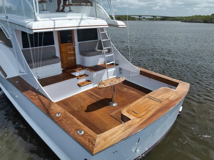 Recidivist Yacht Photos Pics 2006 B&D 60 Custom Carolina- Transom Profile