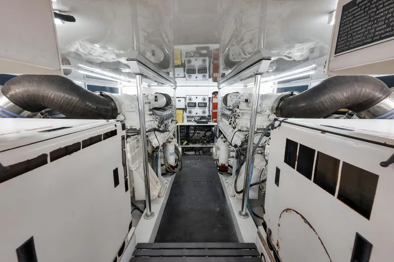 Recidivist Yacht Photos Pics 2006 B&D 60 Custom Carolina- Engine Room
