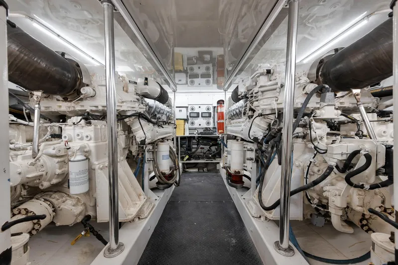 Recidivist Yacht Photos Pics 2006 B&D 60 Custom Carolina- Engine Room